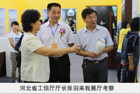 男人把小鸡鸡插入女人屁股里的性感图片省工信厅厅长来我厅考察